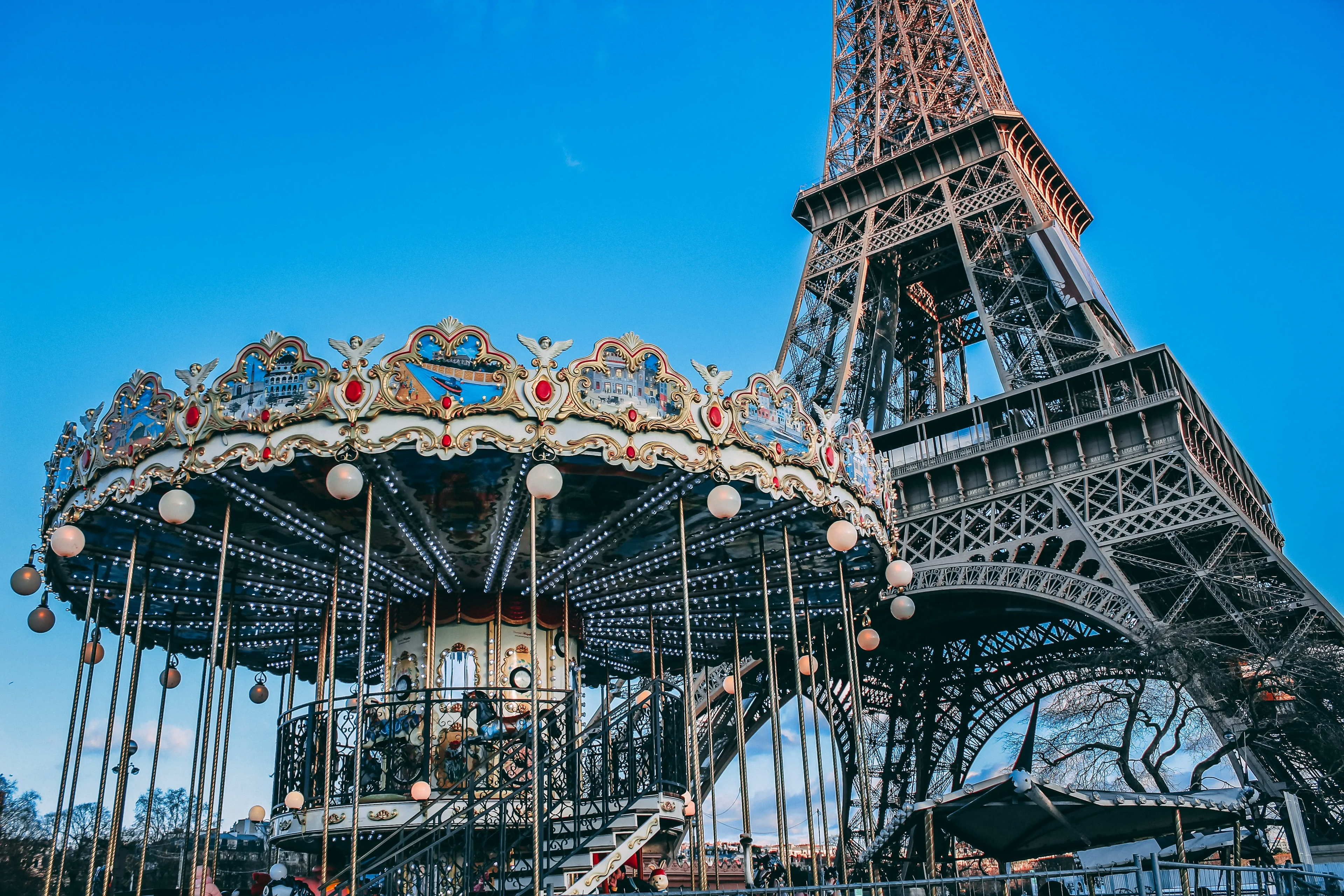 10 Essential Parisian Experiences