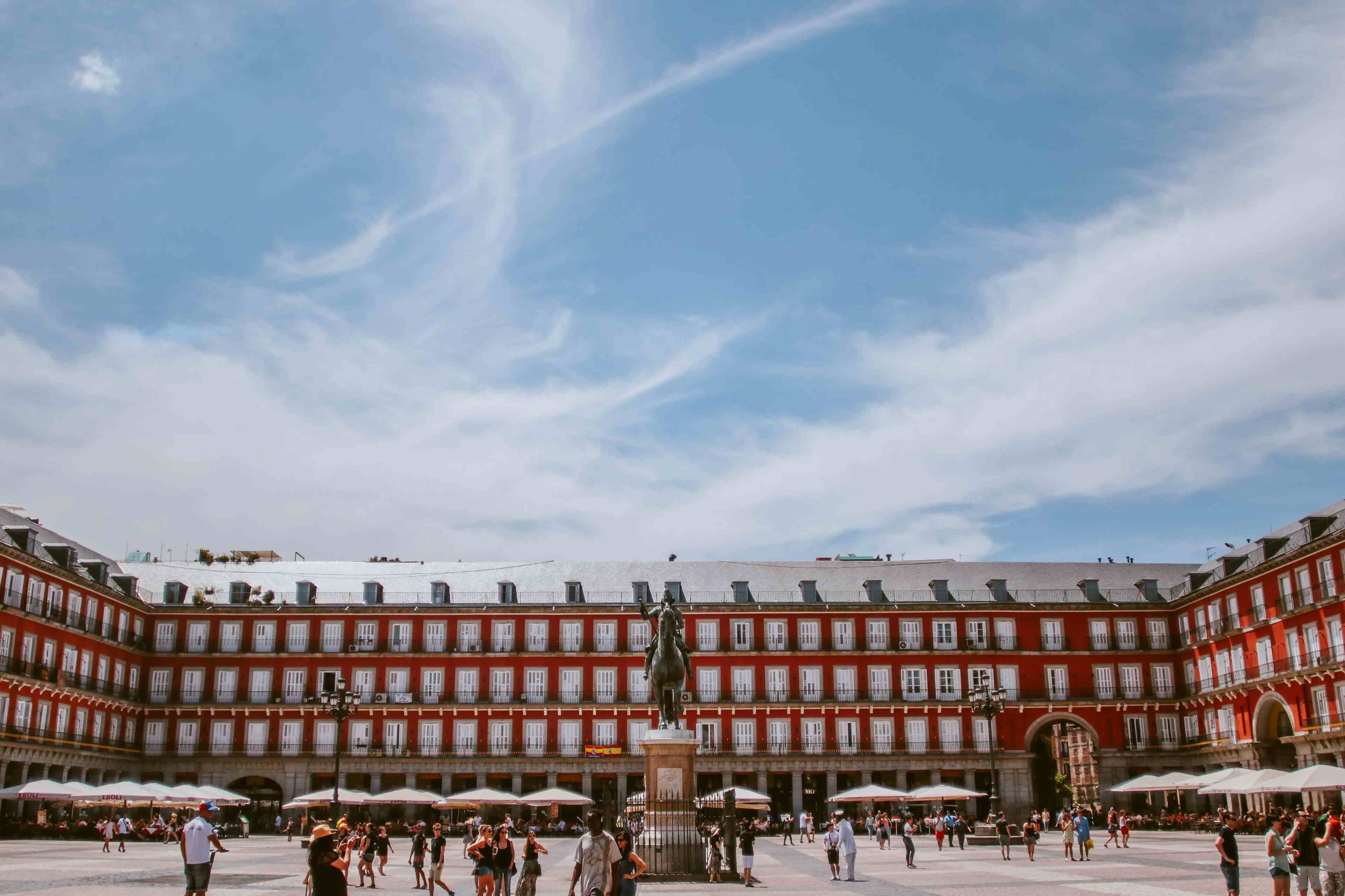 Fesselnder Charme: Ihr Reiseführer für die Plaza Mayor in Madrid image