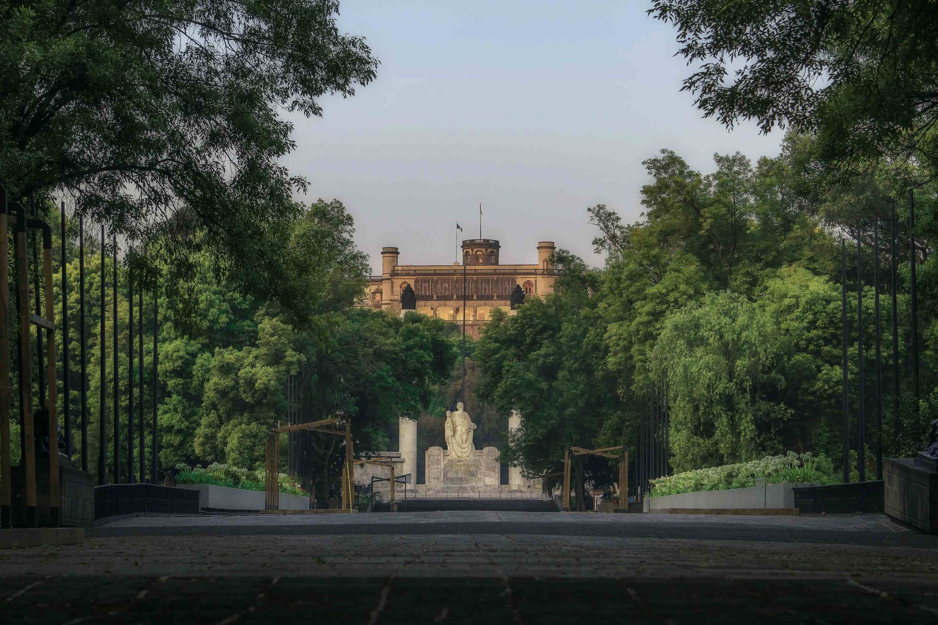 Schloss Chapultepec: Ein Reiseführer für die historische Ikone von Mexiko-Stadt image