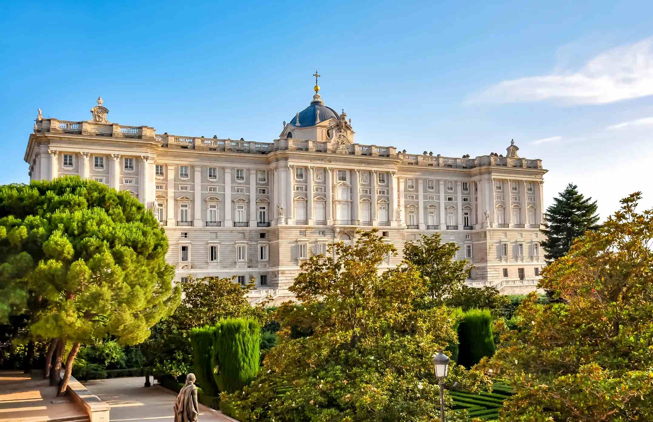 Королевский дворец в Мадриде image