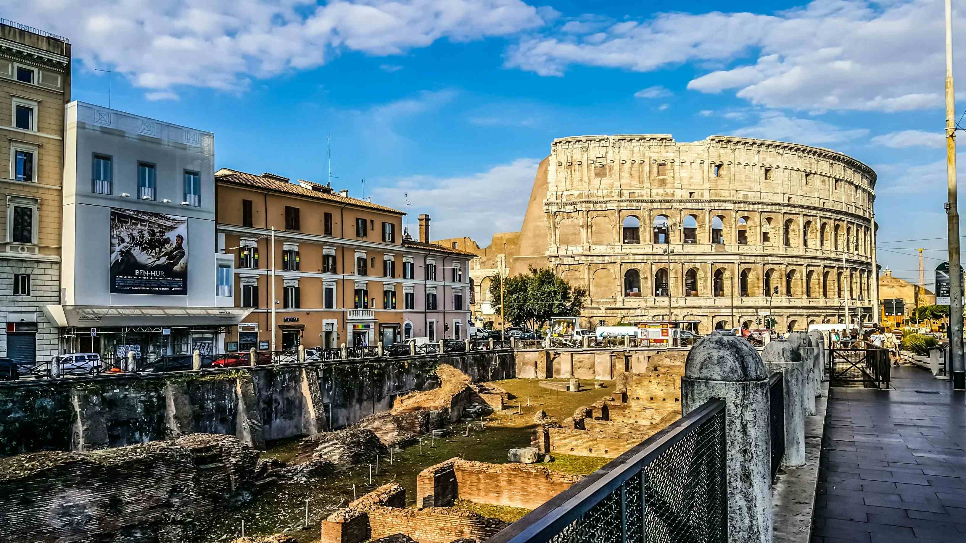 Roms Top 10 Attraktionen: Eine Reise durch Geschichte und kulinarische Genüsse image
