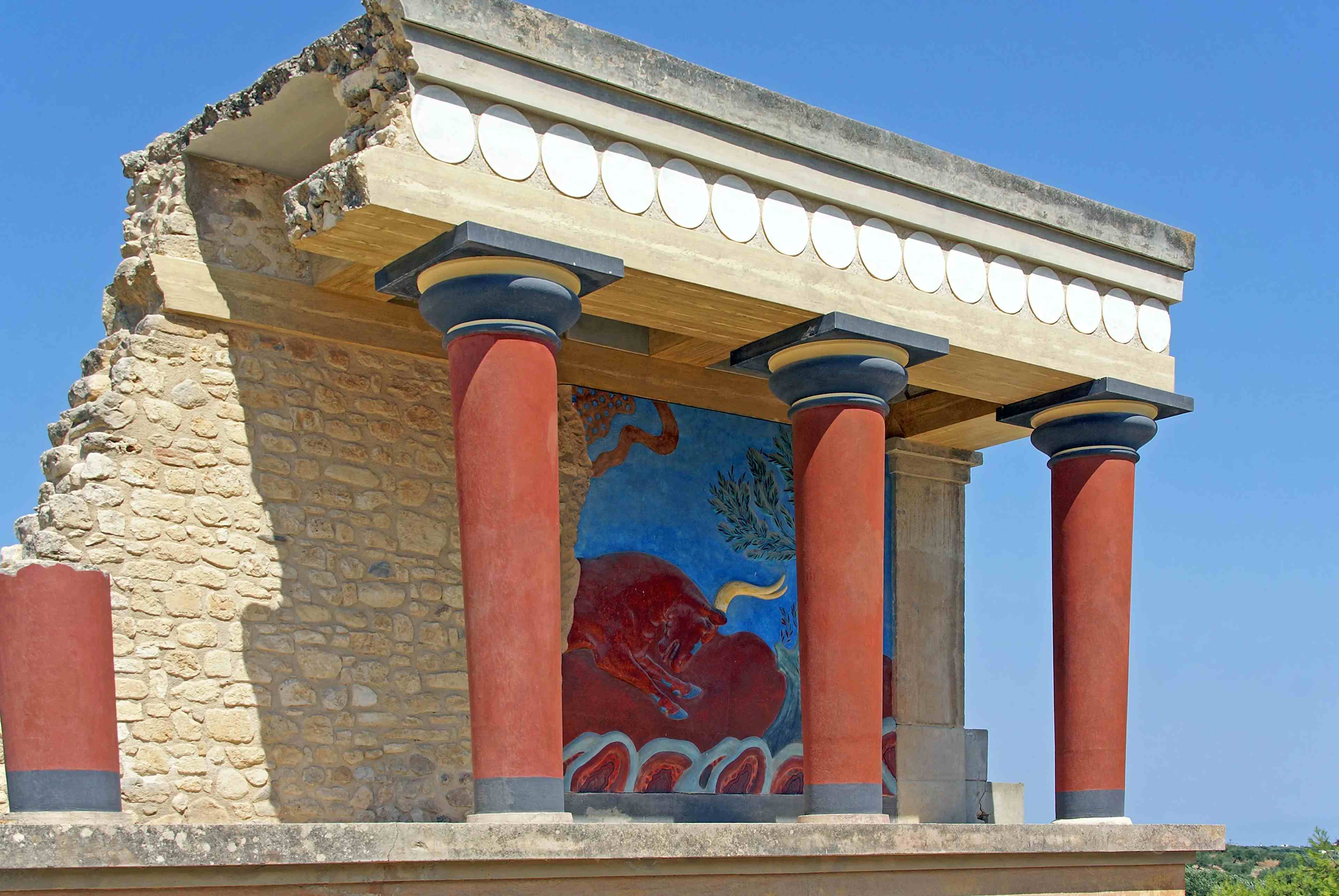 Unveiling Knossos: A Traveler's Guide To Minoan Majesty In Heraklion image