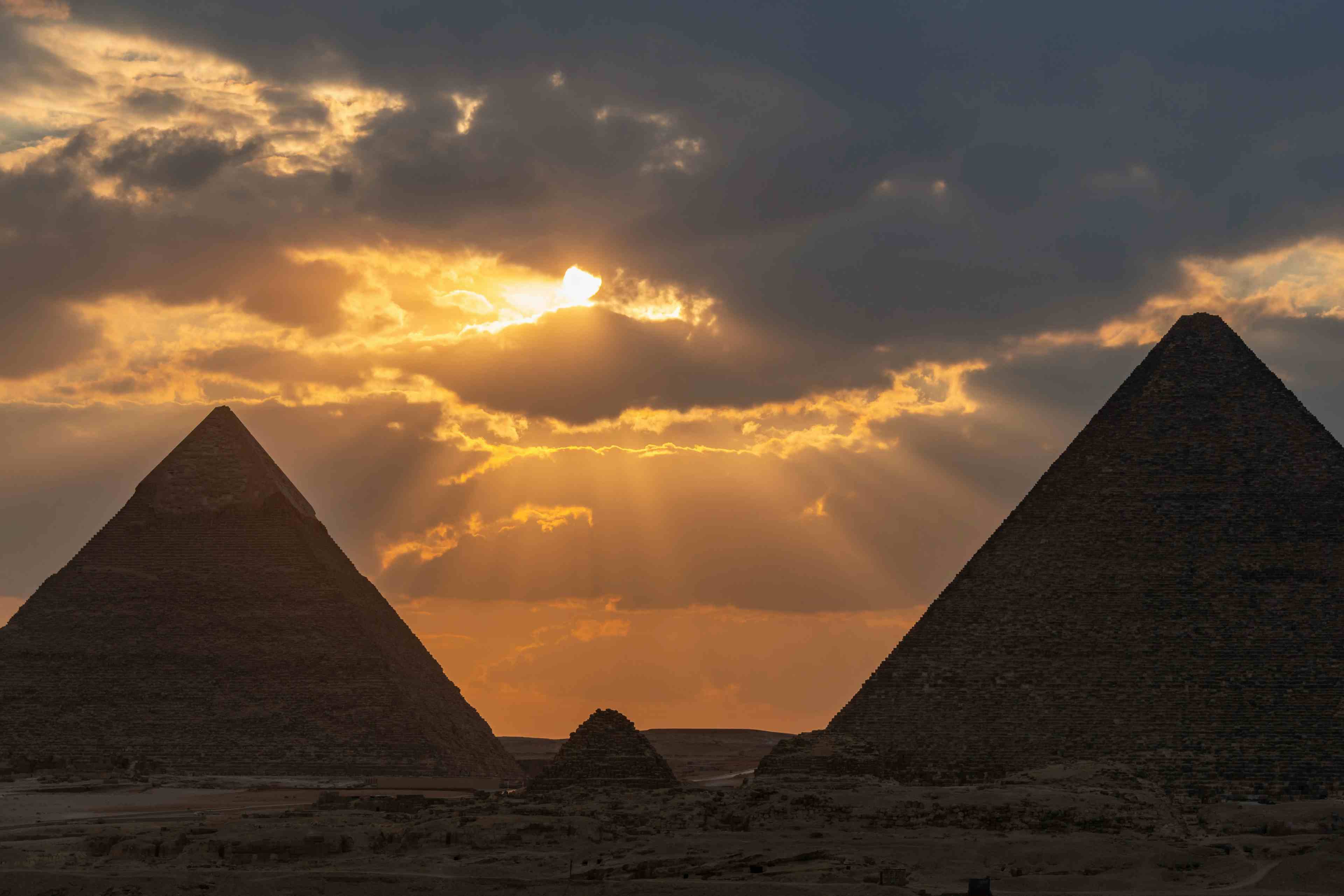 Auf der Jagd nach dem Echo der Antike: Meine unvergeßliche Begegnung mit den Pyramiden von Gizeh image
